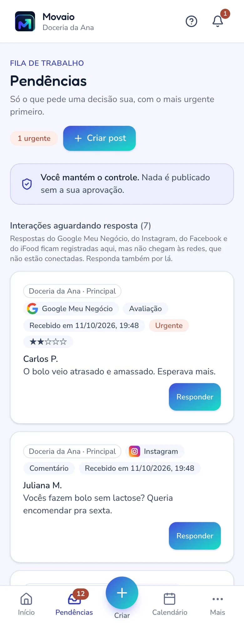 Tela real do Movaio no celular: a fila de Pendências, com a avaliação urgente, o comentário e a mensagem aguardando resposta